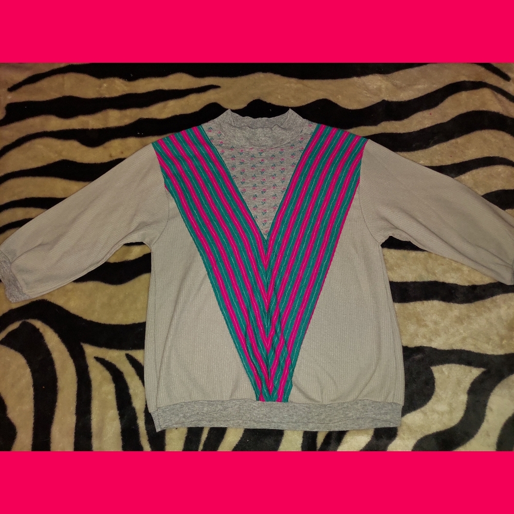 Style Up Vintage 80s Quarter Sleeve Sweatshirt